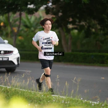 Runner Photo 7698012