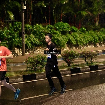 Runner Photo 7698100