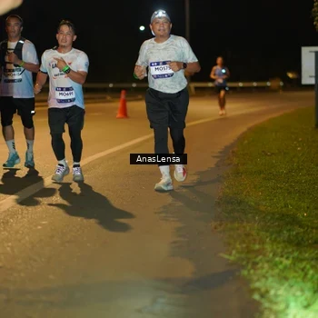 Runner Photo 7698157