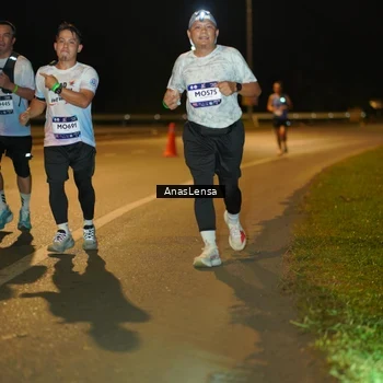 Runner Photo 7698166