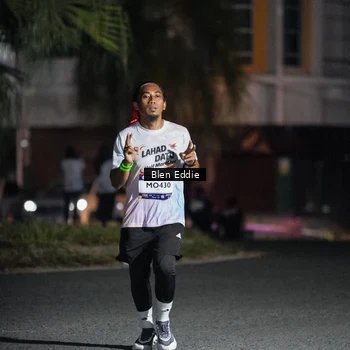 Runner Photo 7698206