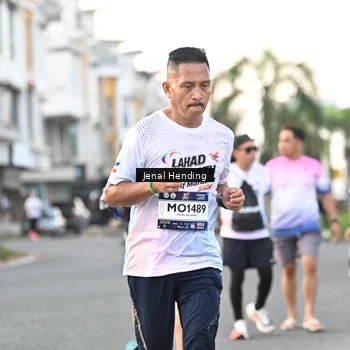 Runner Photo 7698274