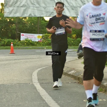 Runner Photo 7698418