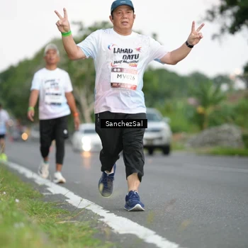 Runner Photo 7698505