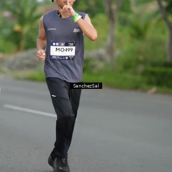 Runner Photo 7698597