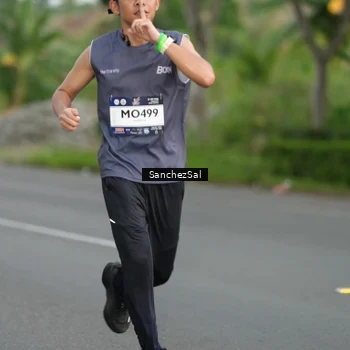 Runner Photo 7698659