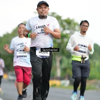 Runner Photo 7698742