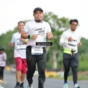 Runner Photo 7698745