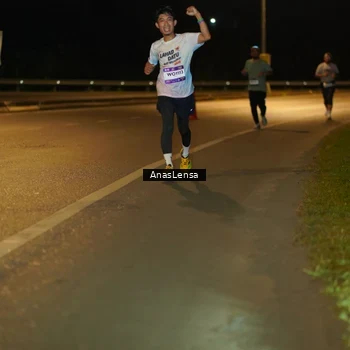 Runner Photo 7698751