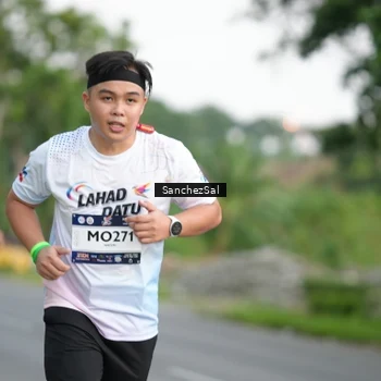 Runner Photo 7698875