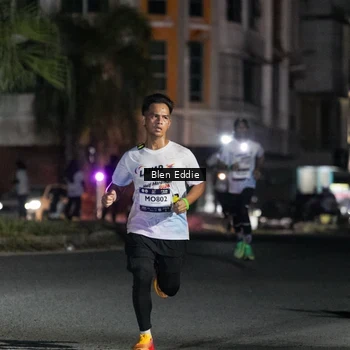 Runner Photo 7698909