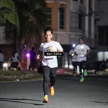 Runner Photo 7698973
