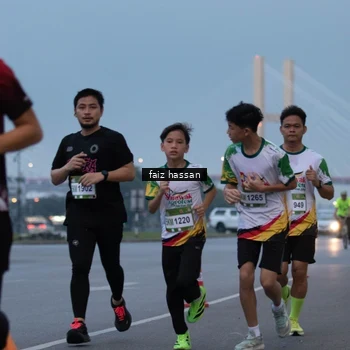 Runner Photo 7699943