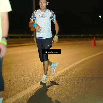 Runner Photo 7700093