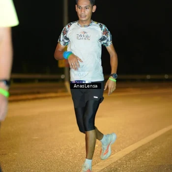 Runner Photo 7700095