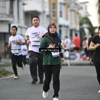 Runner Photo 7700104