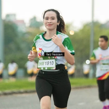 Runner Photo 7700113