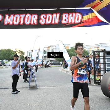 Runner Photo 7700121