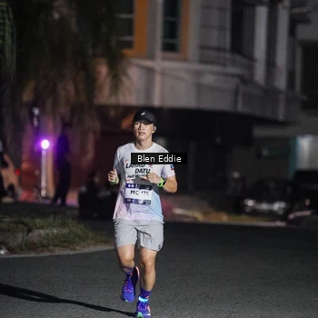 Runner Photo 7700122