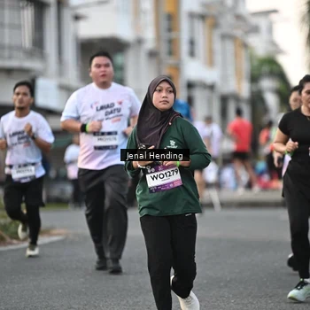 Runner Photo 7700129