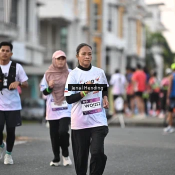 Runner Photo 7700210