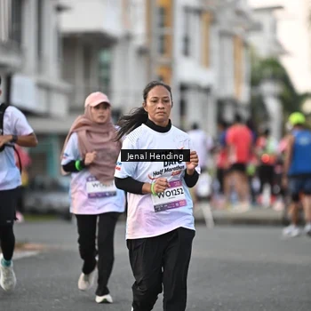 Runner Photo 7700211