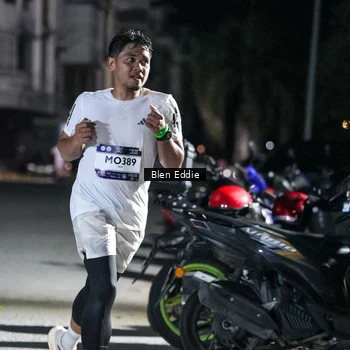 Runner Photo 7700303