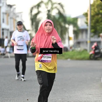 Runner Photo 7700306