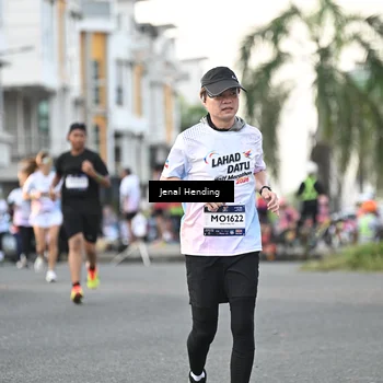 Runner Photo 7700315