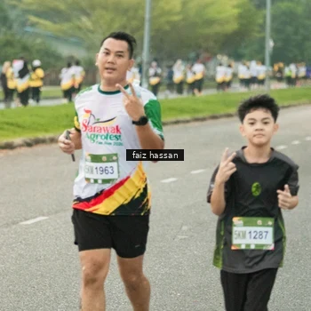 Runner Photo 7700318