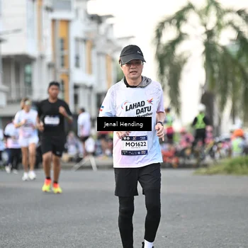 Runner Photo 7700319