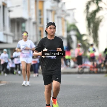 Runner Photo 7700338