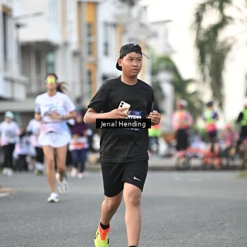 Runner Photo 7700343