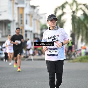 Runner Photo 7700346