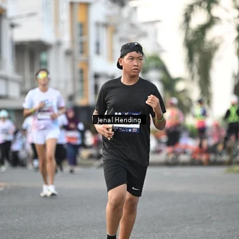 Runner Photo 7700352