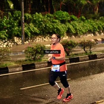 Runner Photo 7700392