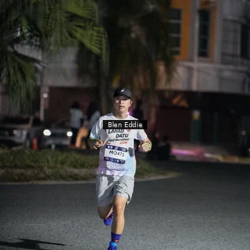 Runner Photo 7700402