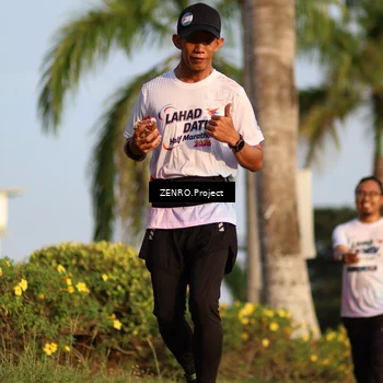 Runner Photo 7700437