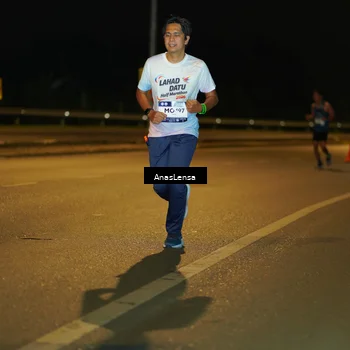 Runner Photo 7700525