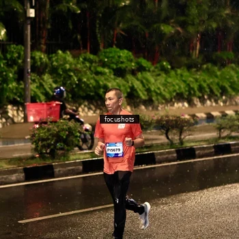 Runner Photo 7700551