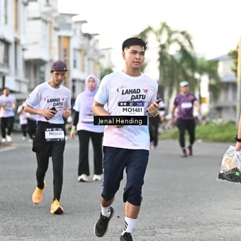 Runner Photo 7700641