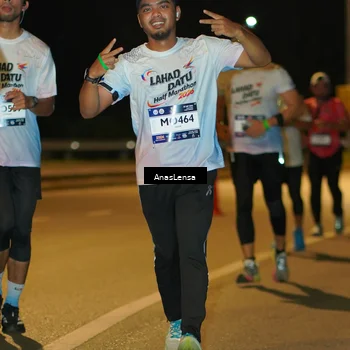 Runner Photo 7700667