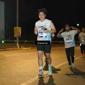 Runner Photo 7700668