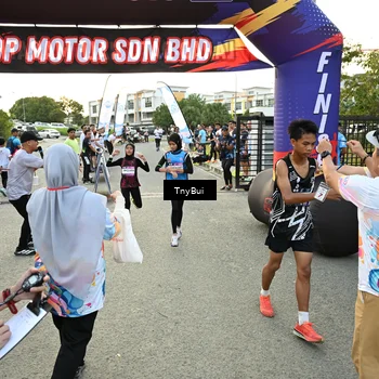 Runner Photo 7700671