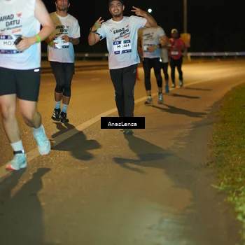Runner Photo 7700675