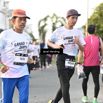 Runner Photo 7700676