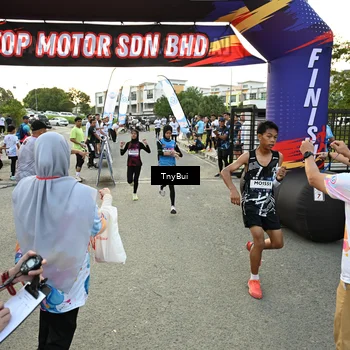Runner Photo 7700685