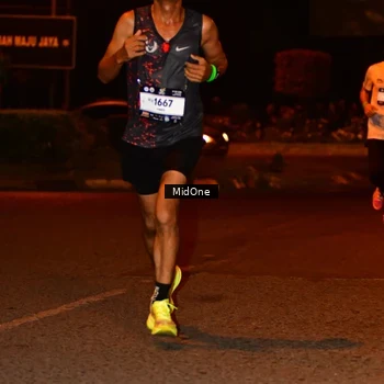 Runner Photo 7700853