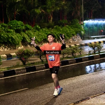 Runner Photo 7700855