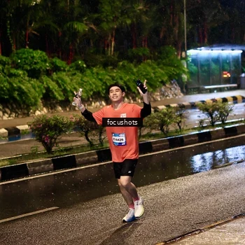 Runner Photo 7700870